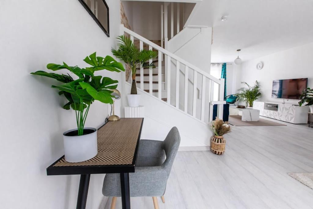 Forest Chic : Maison San Marina Apartment Parmain Exterior photo