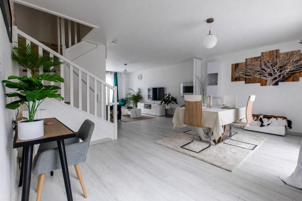 Forest Chic : Maison San Marina Apartment Parmain Exterior photo